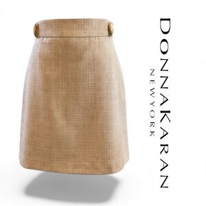 Donna Karan NWT tweed mini skirt with gold hardware – Size 12